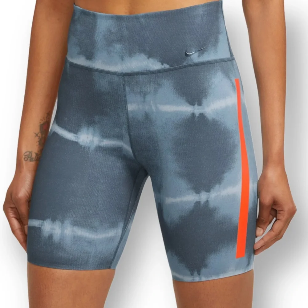NWT Nike Women's One Luxe Dri-FIT 7" Mid-Rise Printed Training Shorts - Picture 1 of 4